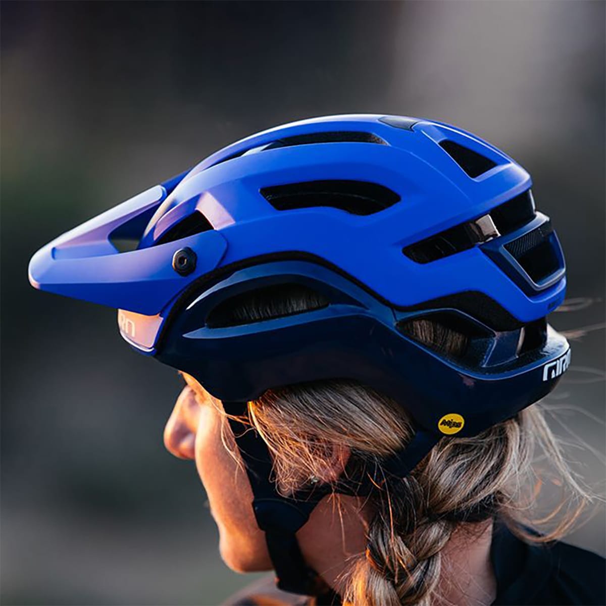 GIRO MANIFEST MIPS MTB Helmet Grey