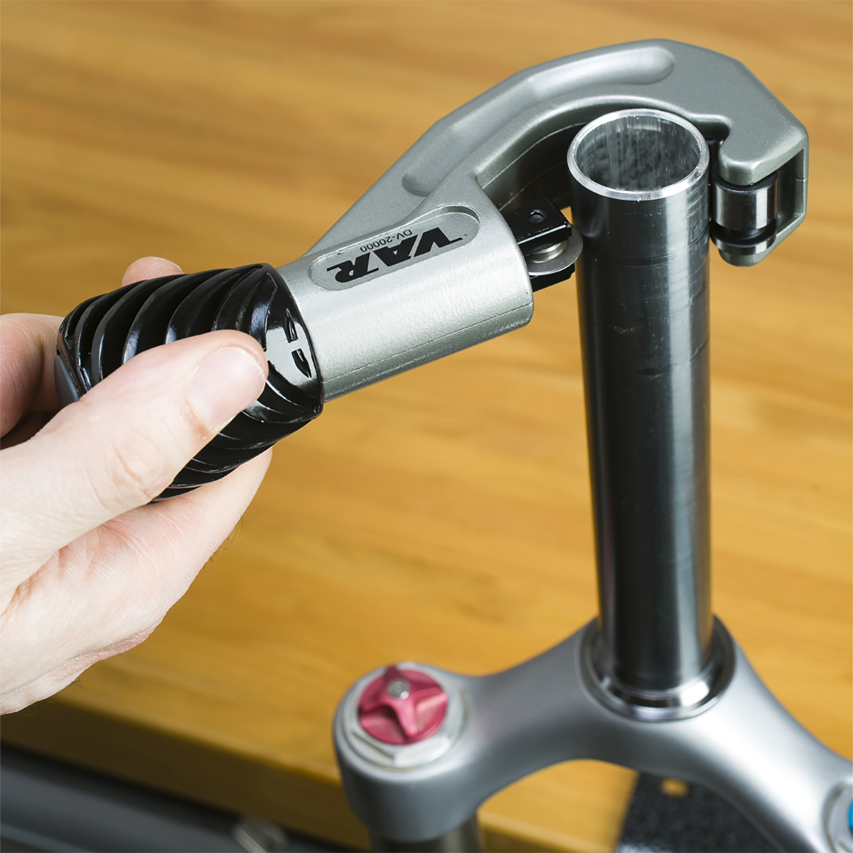 Tube cutting from 6 to 38 mm with VAR DV-20000 deburrer