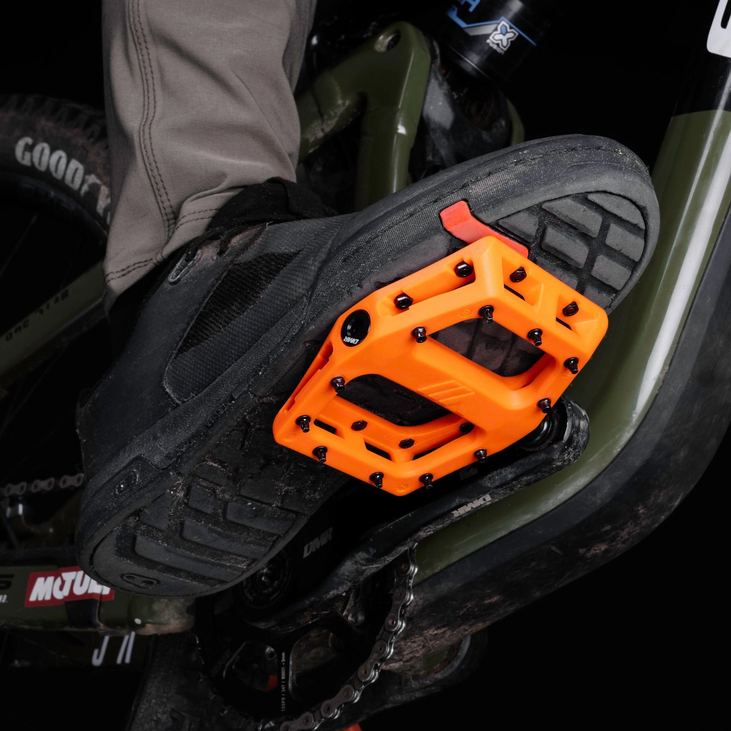 DMR V11 Orange flat pedals