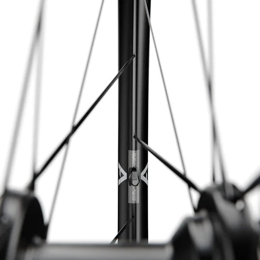 DT SWISS ARC 1400 DICUT 38 DISC Tubeless Ready Front Wheel (Centerlock)
