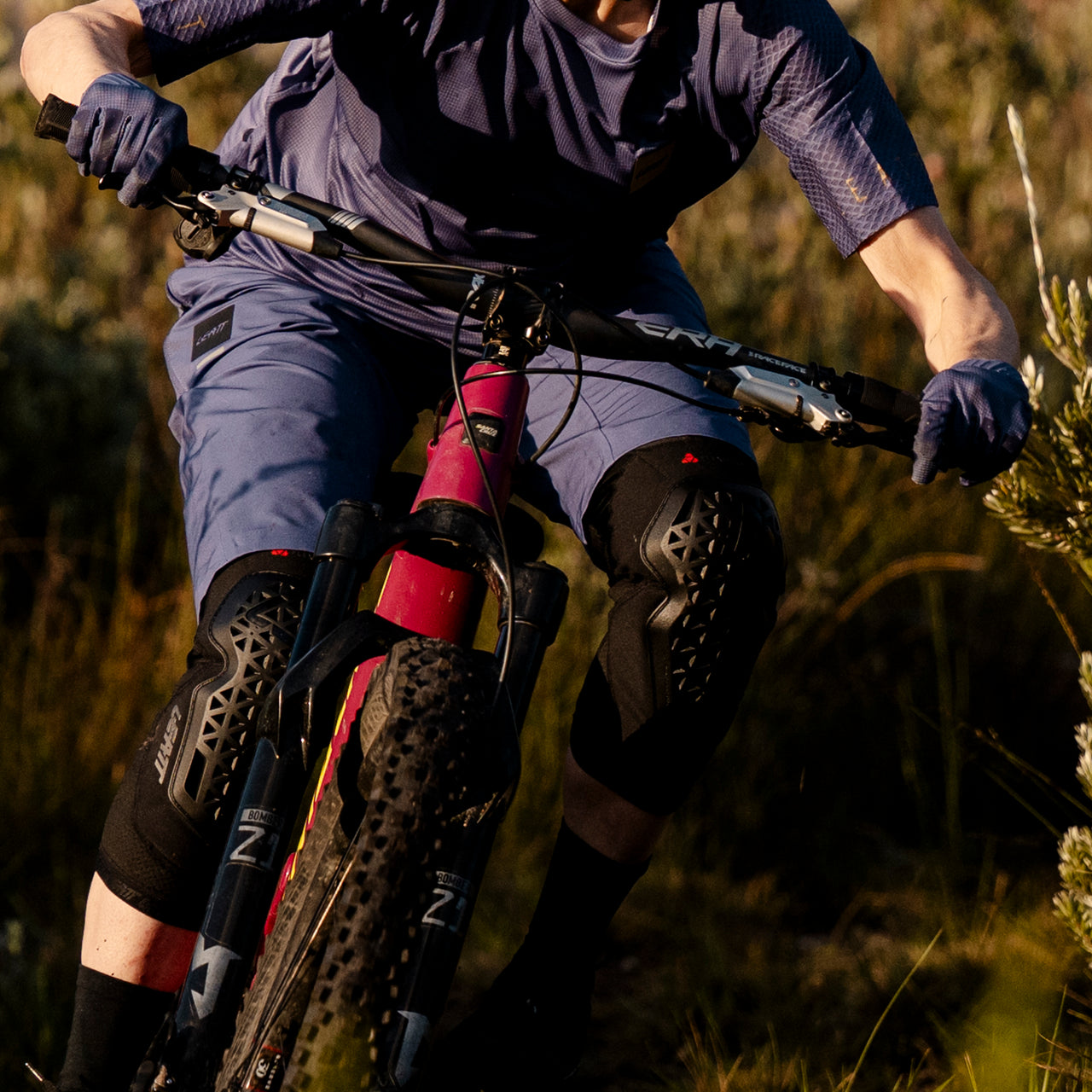 LEATT FLEXMESH knee pads Black