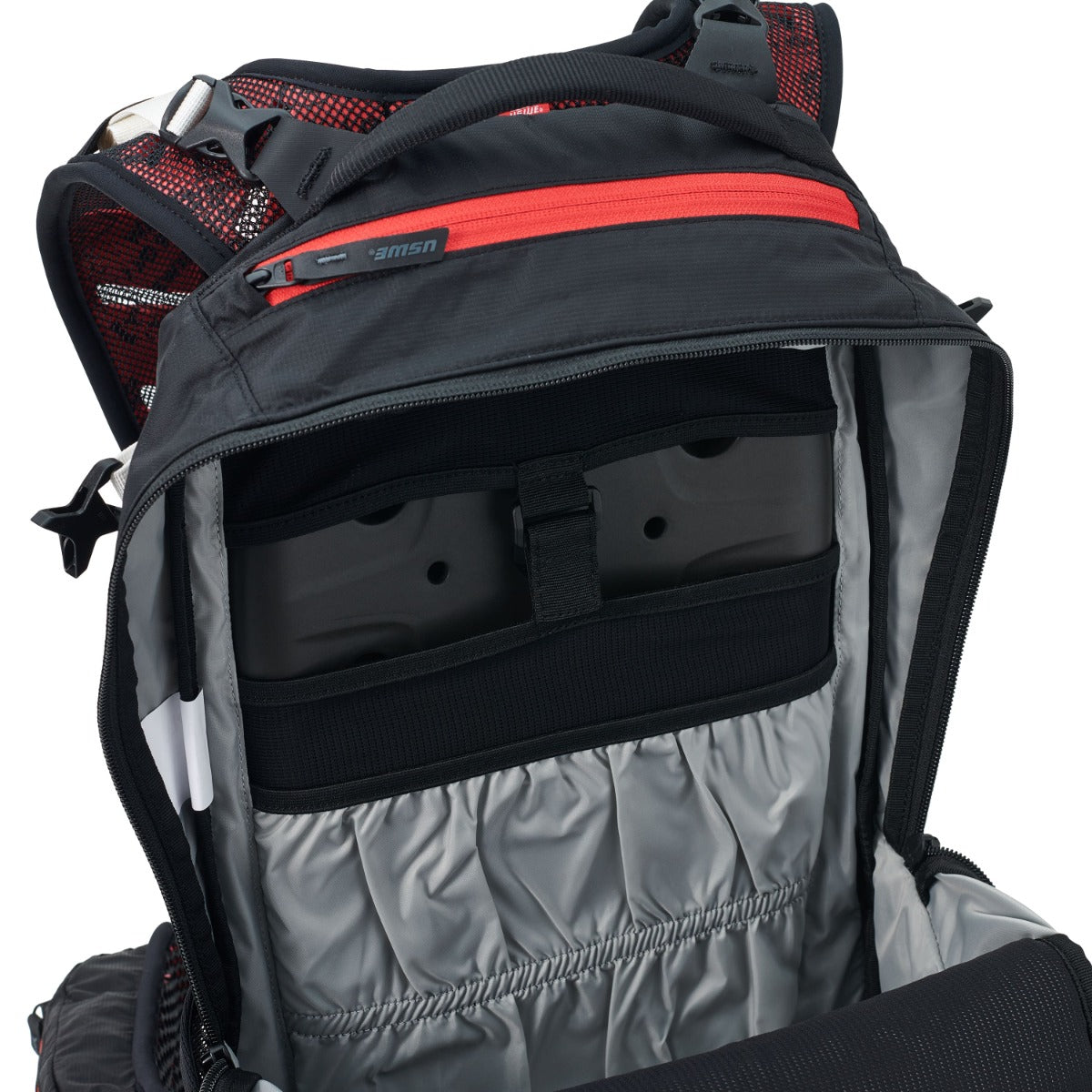 USWE FLOW 16 L Backpack with Integrated Dorsal Black/Red