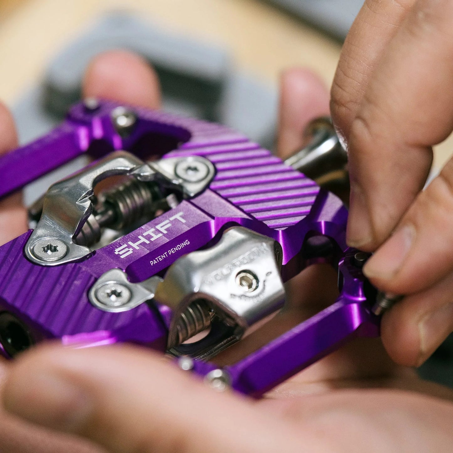 WOLF TOOTH GRAVITY CLIPLESS Violet pedals