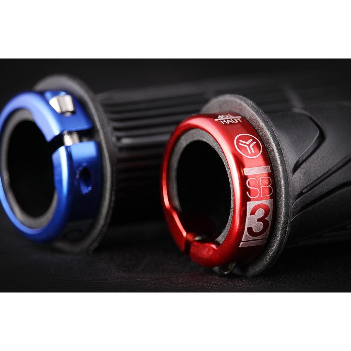 SB3 HORNET Lock-On Grips Black/Red