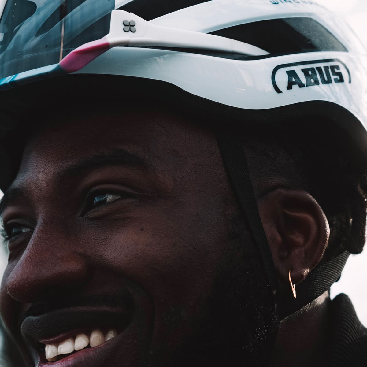 ABUS WINGBACK Road Helmet White