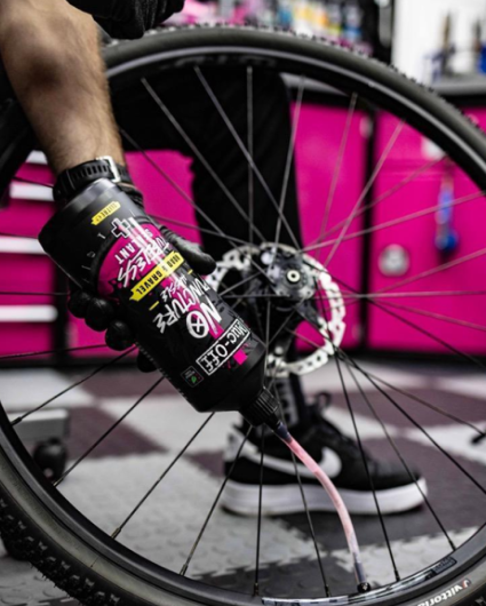 MUC-OFF Preventive Liquid Road & Gravel (1 L)