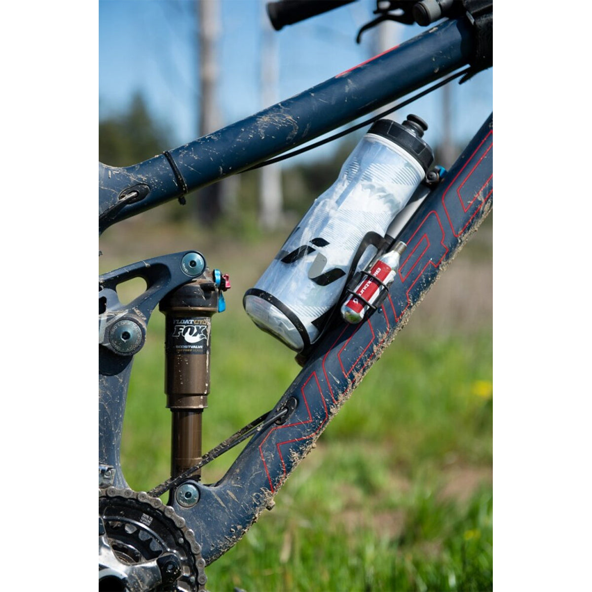 BLACKBURN CLUTCH bottle cage Black