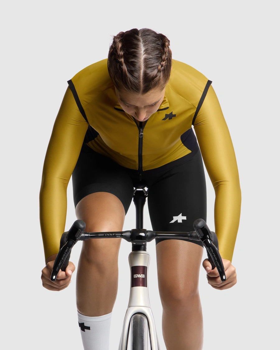 ASSOS UMA GT WIND S11 Women's Golden Yellow Sleeveless Jacket