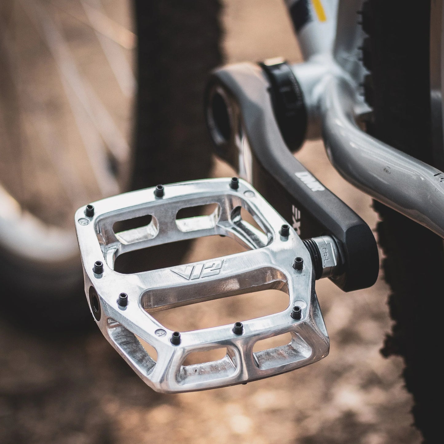 DMR V12 Silver flat pedals