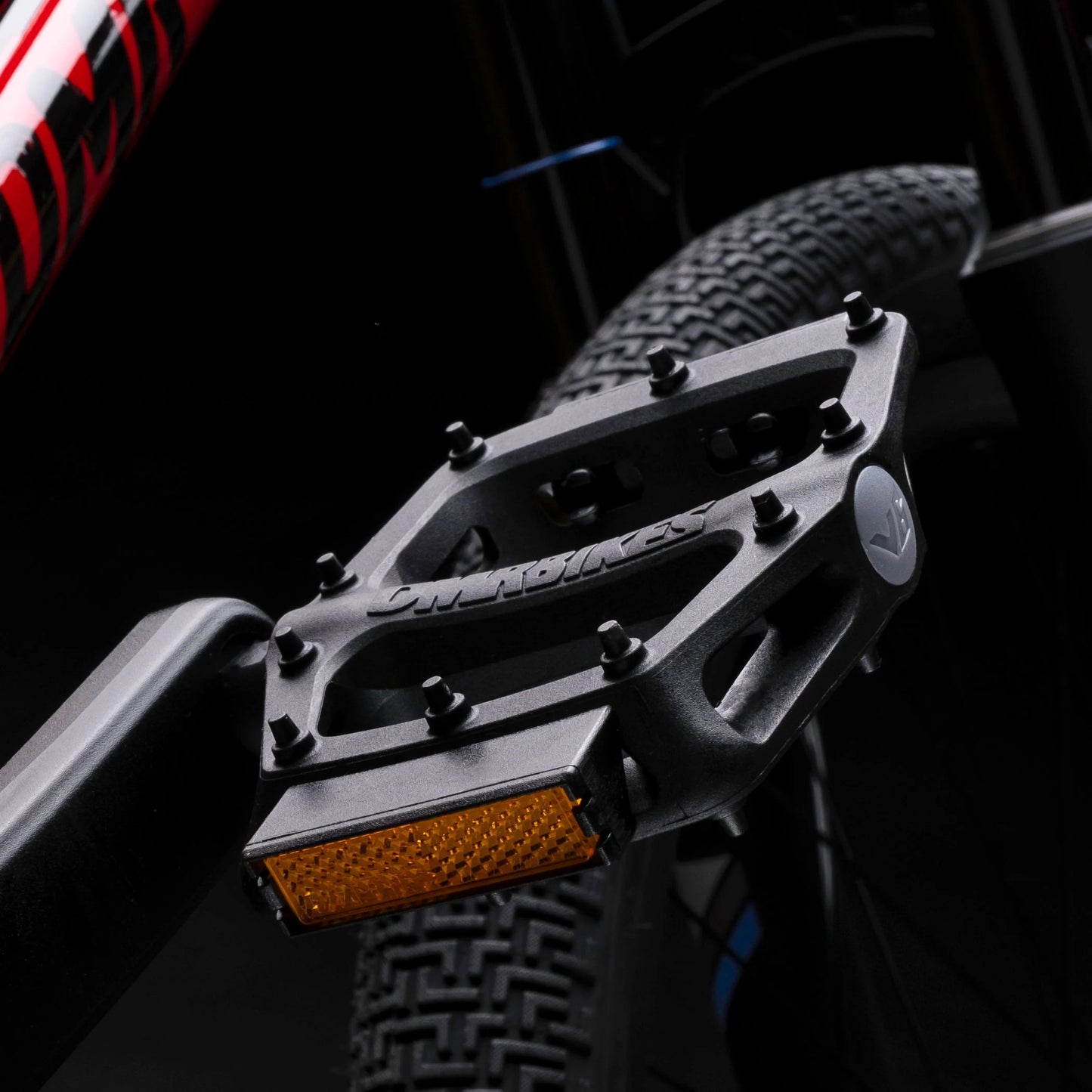 DMR V6 flat pedals with reflectors Black