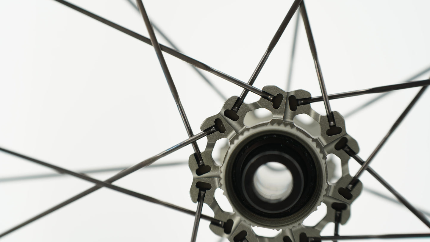 Pair of SCOM AERO Tubeless Ready Wheels (Center Lock)