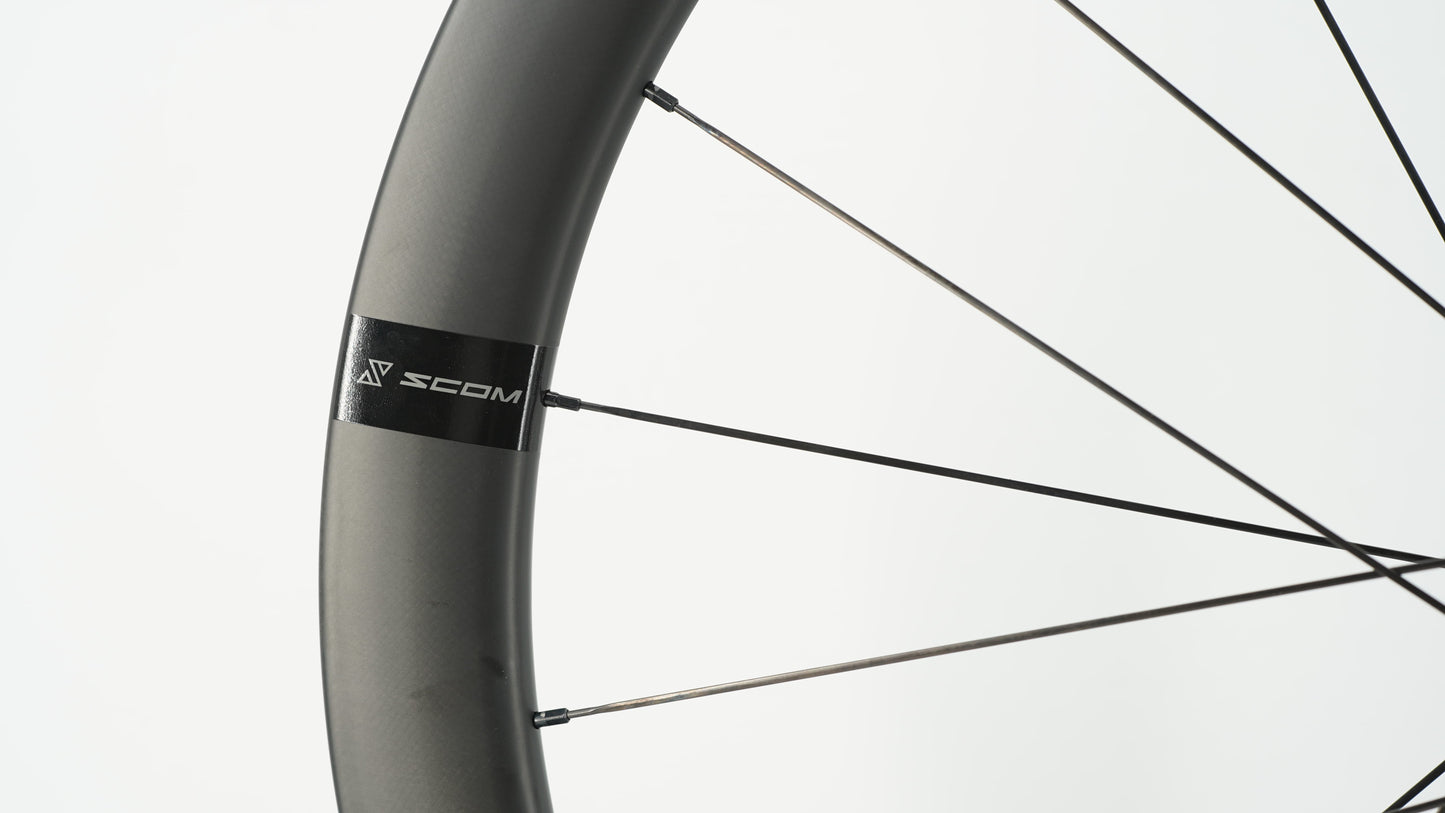 Pair of SCOM AERO Tubeless Ready Wheels (Center Lock)