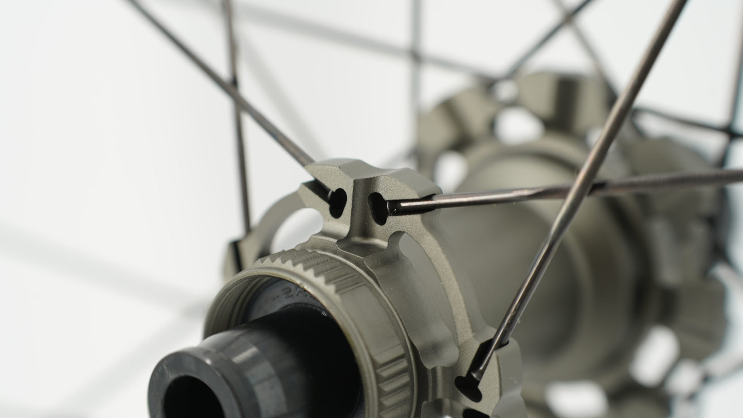 Pair of SCOM AERO Tubeless Ready Wheels (Center Lock)