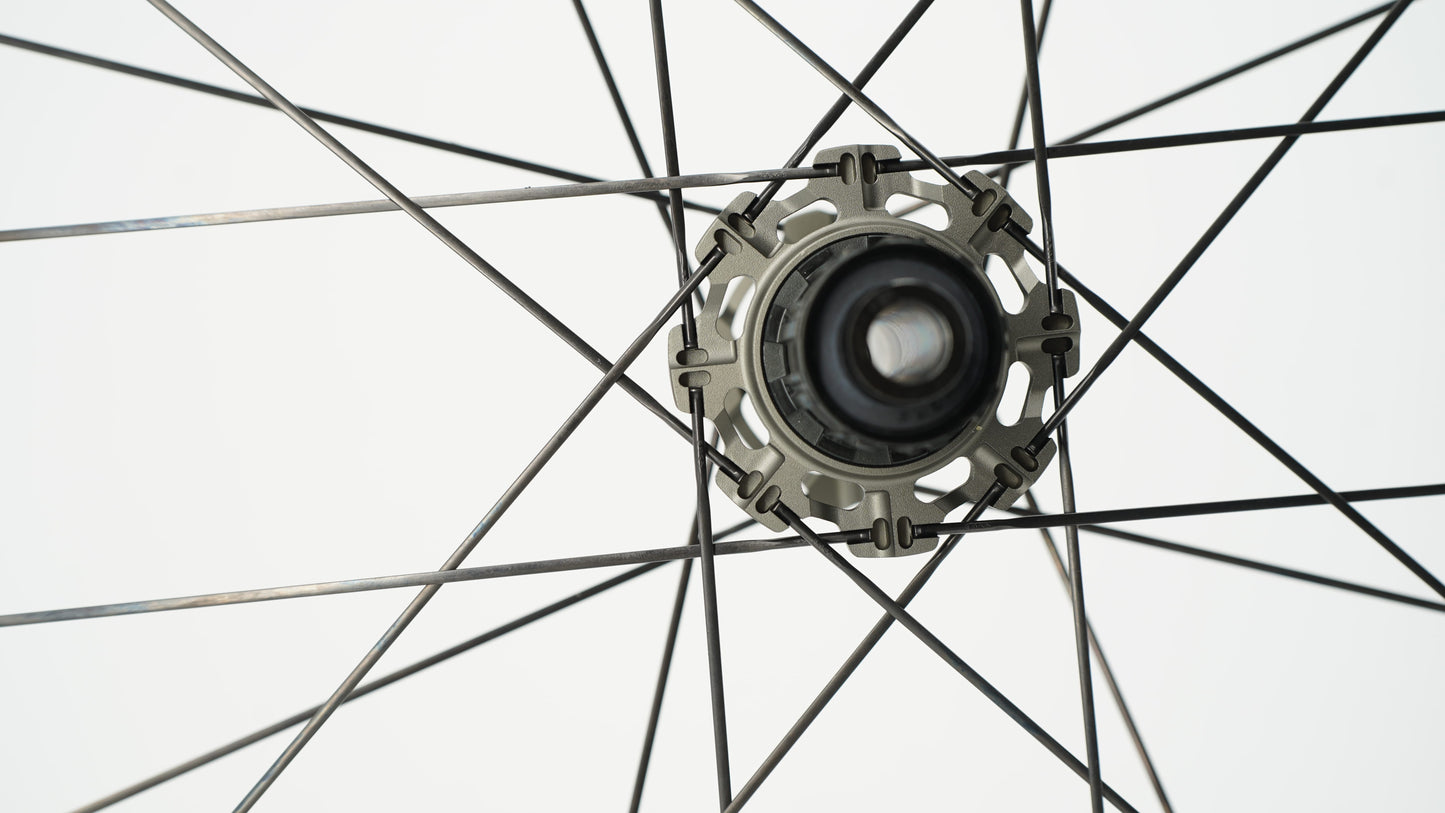 Pair of SCOM AERO Tubeless Ready Wheels (Center Lock)