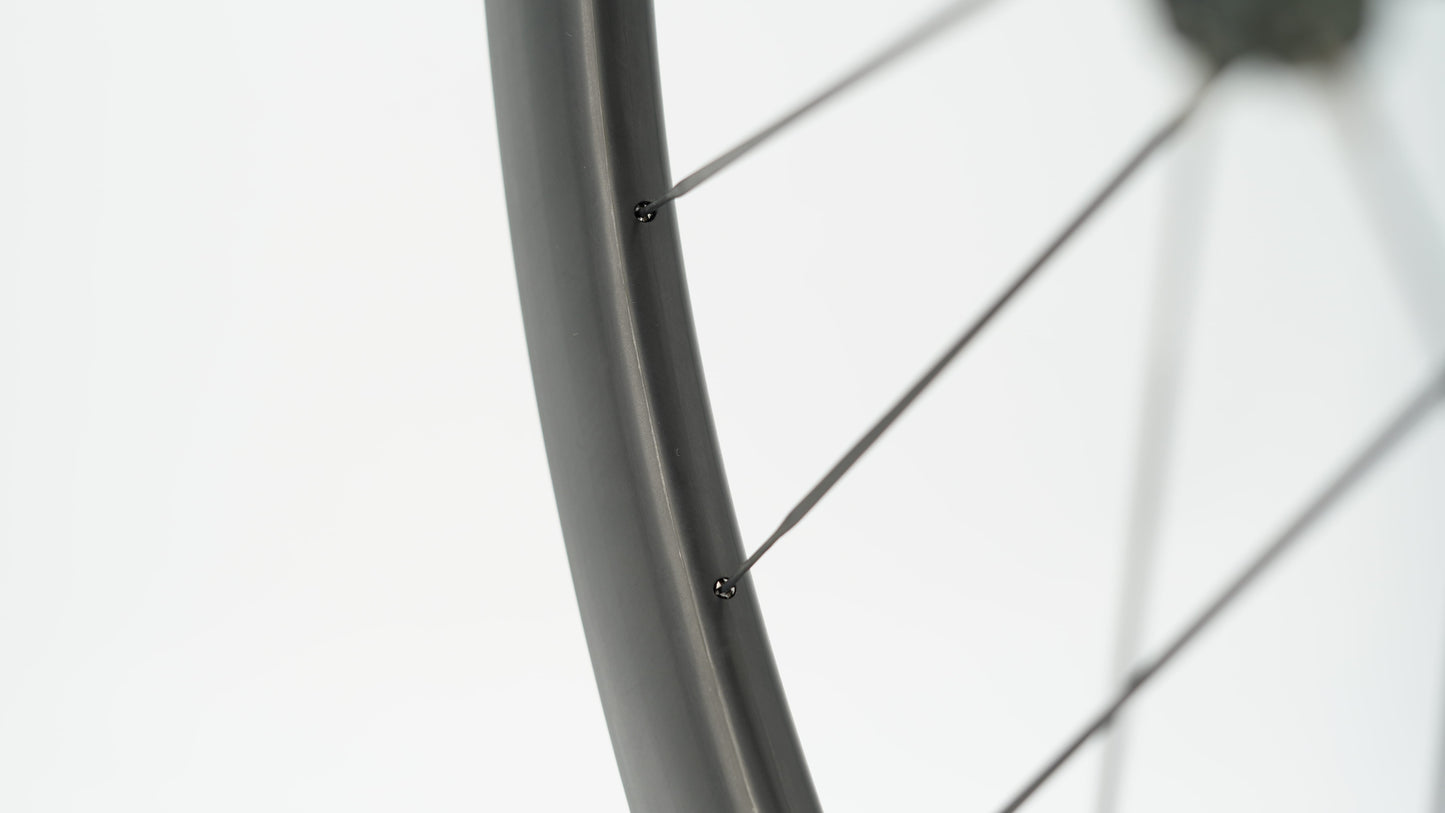 Pair of SCOM ULTRA + Tubeless Ready Wheels (Center Lock)