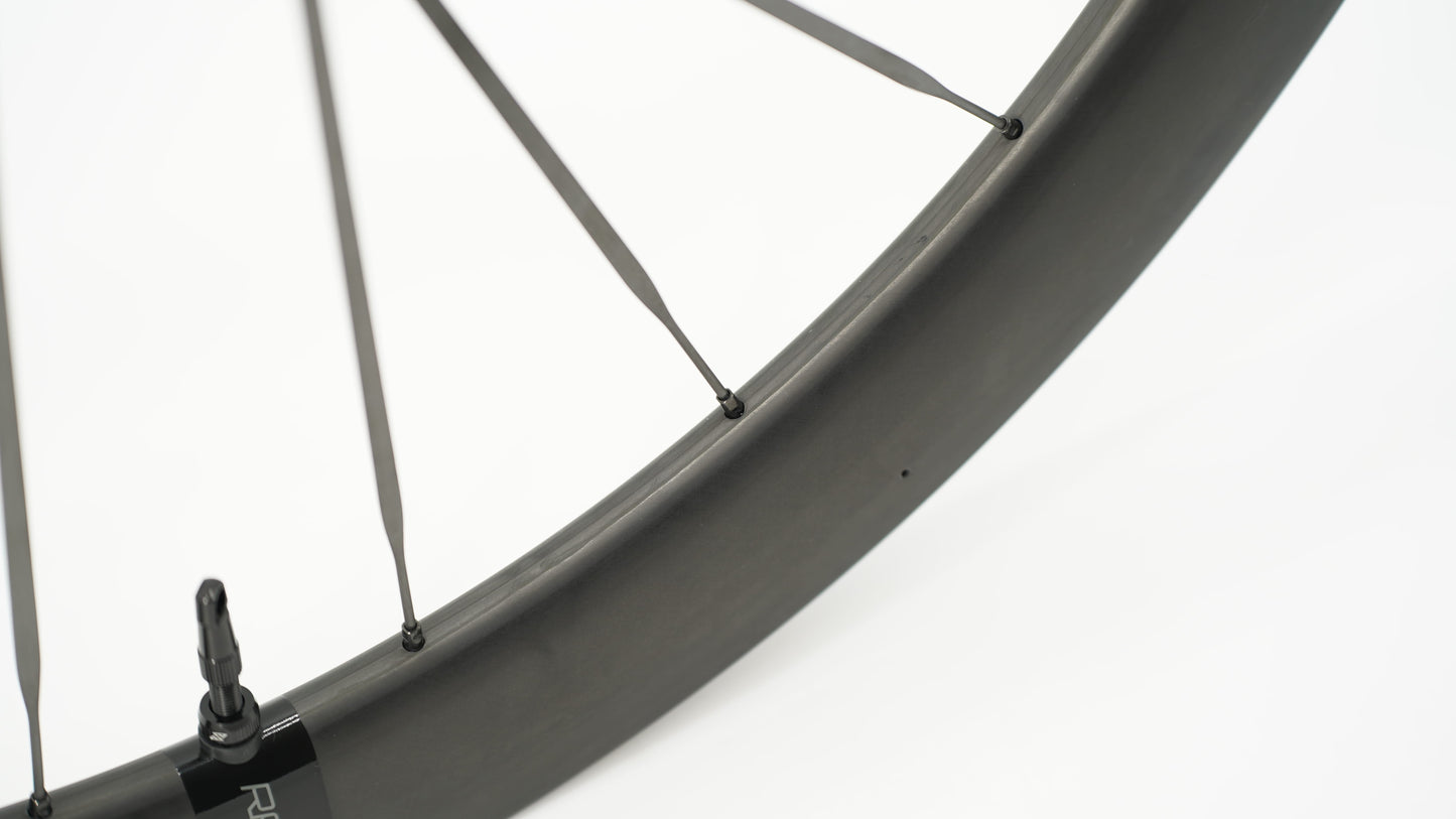 Pair of SCOM RACE Tubeless Ready Wheels (Center Lock)