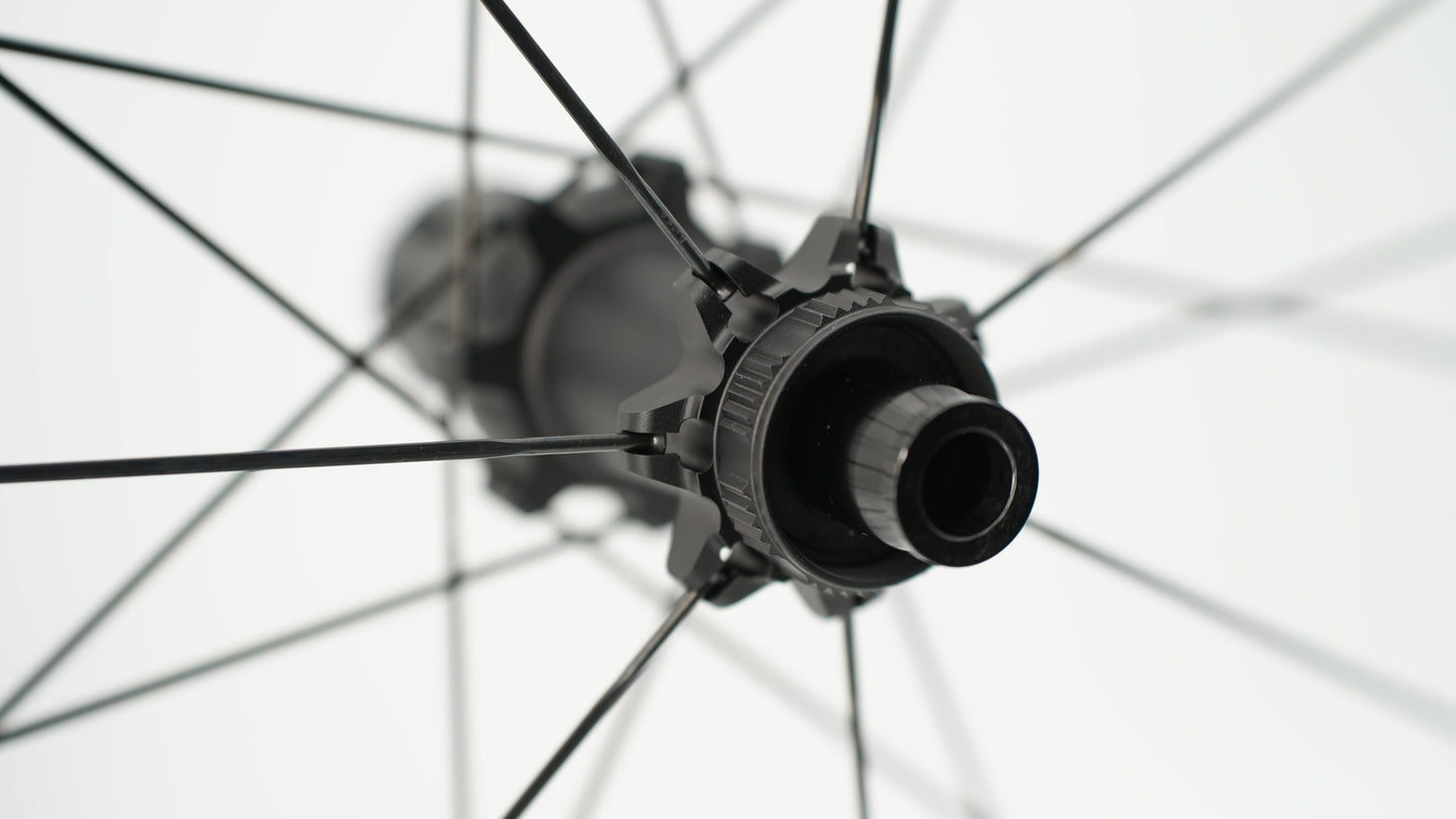 Pair of SCOM EVO Tubeless Ready Wheels (Center Lock)