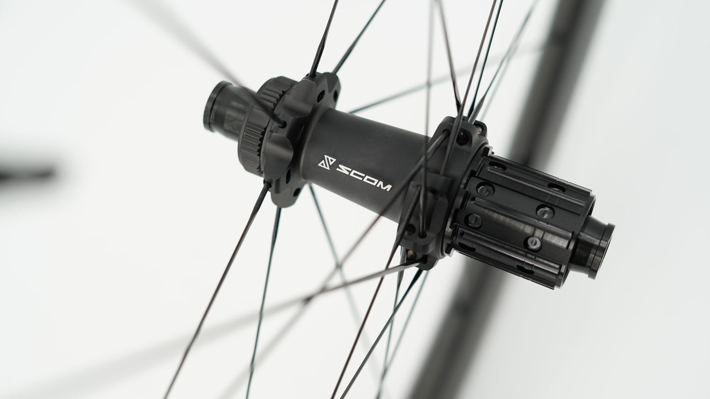 Pair of SCOM EVO Tubeless Ready Wheels (Center Lock)