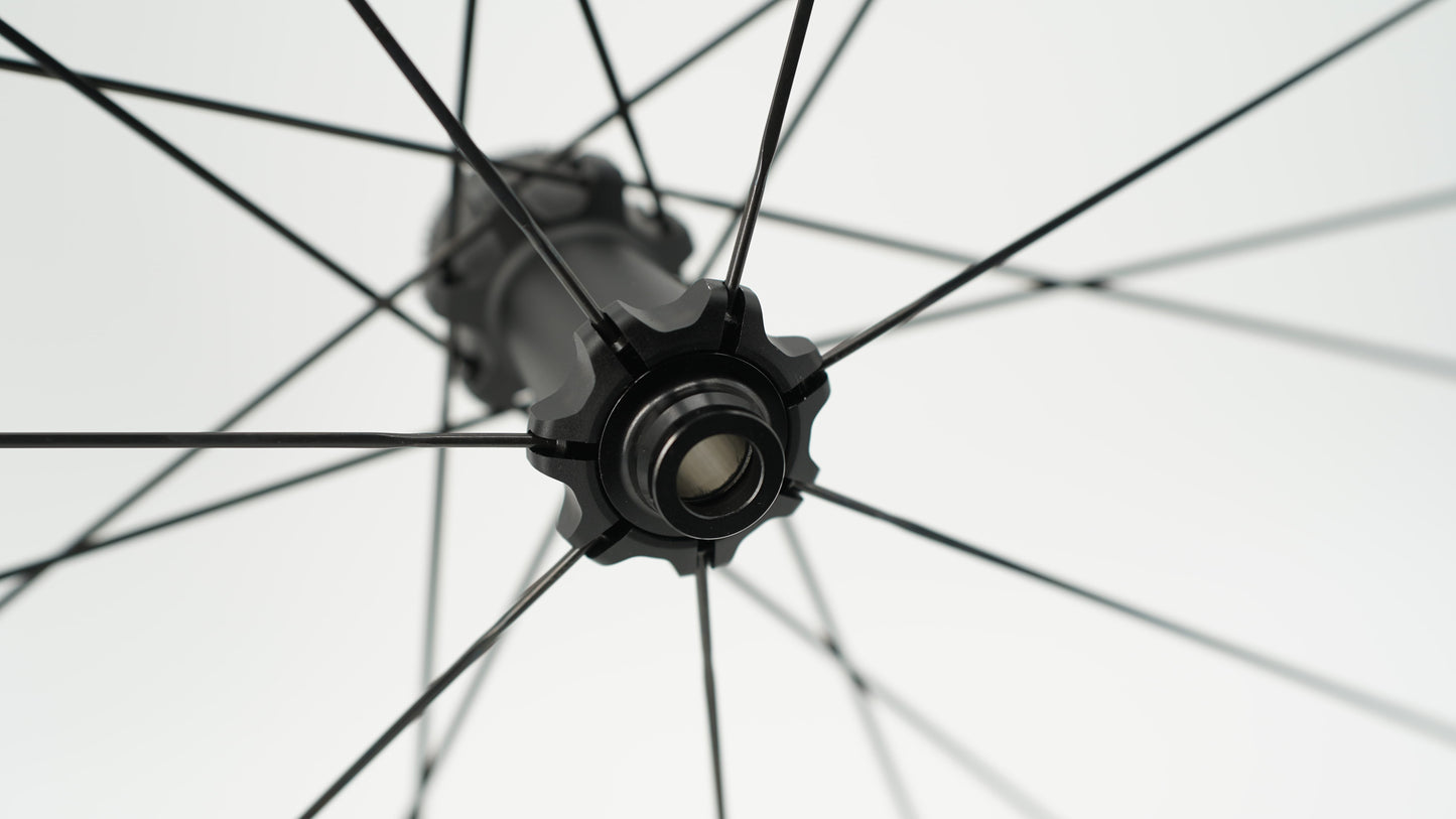 Pair of SCOM EVO Tubeless Ready Wheels (Center Lock)
