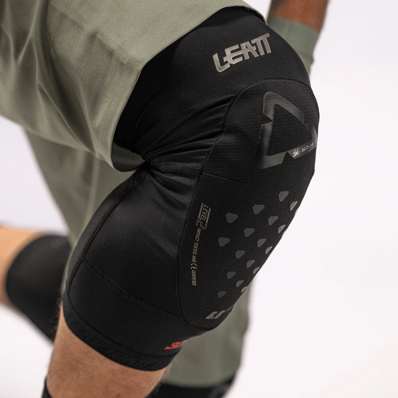 LEATT 6.0 EVO LITE Knee Pads Black