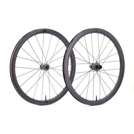 Pair of SCOM AERO Tubeless Ready Wheels (Center Lock)