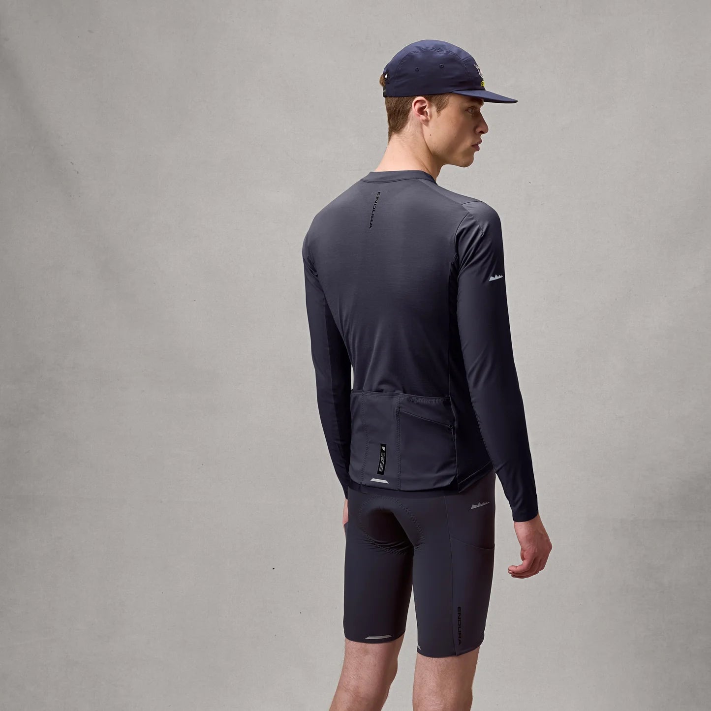 ENDURA ALLTRACK RIDE Long Sleeve Carbon Grey Jersey