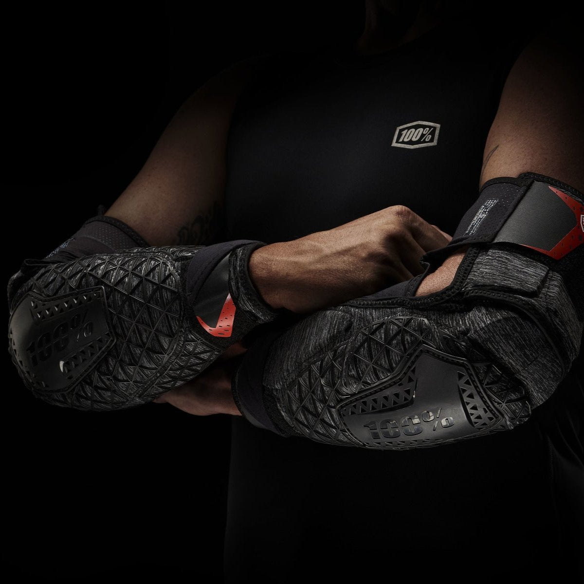 Elbow pads 100% SURPASS Black/Grey