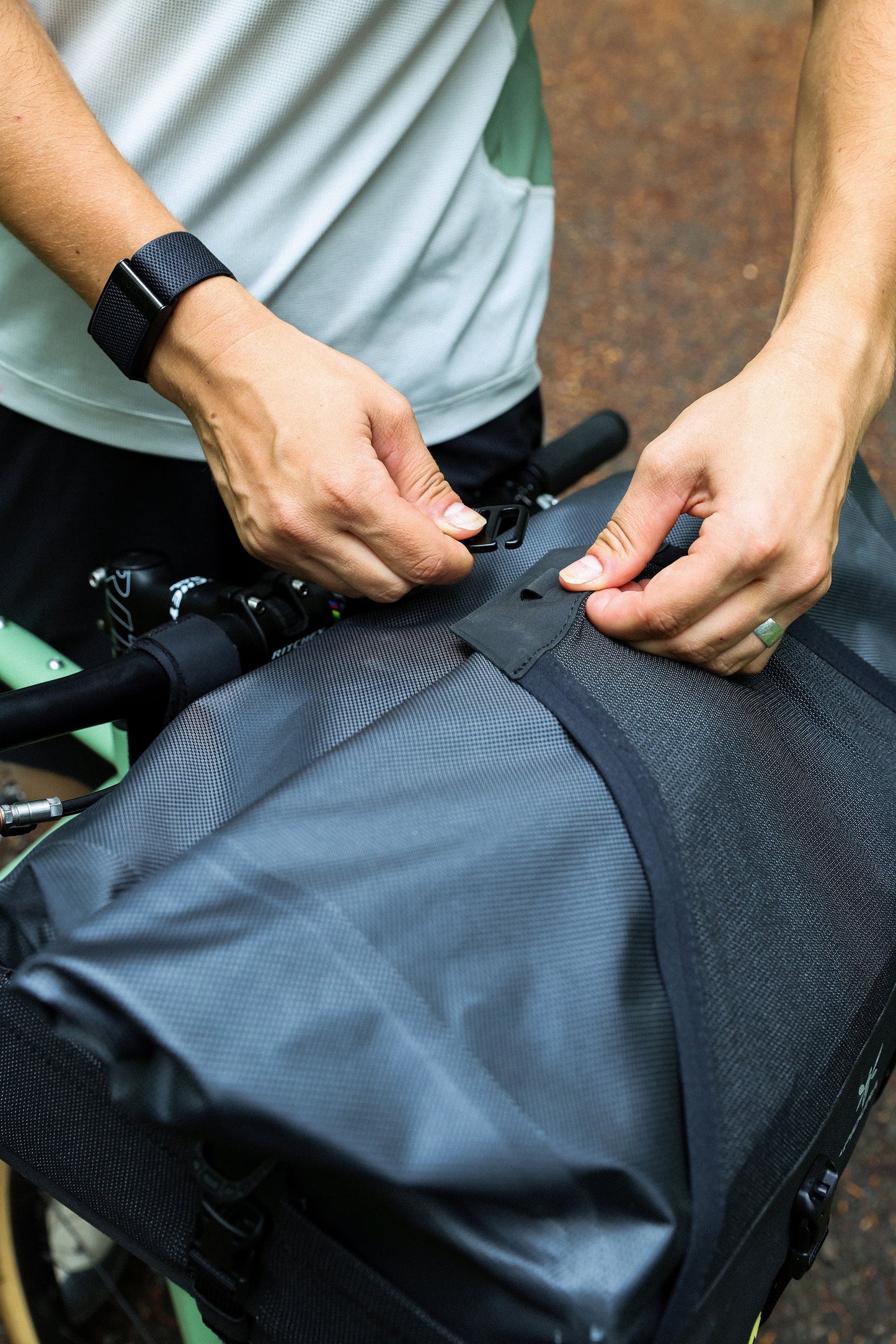 Handlebar bag APIDURA EXPEDITION FRONT RACK PACK 20 L Black