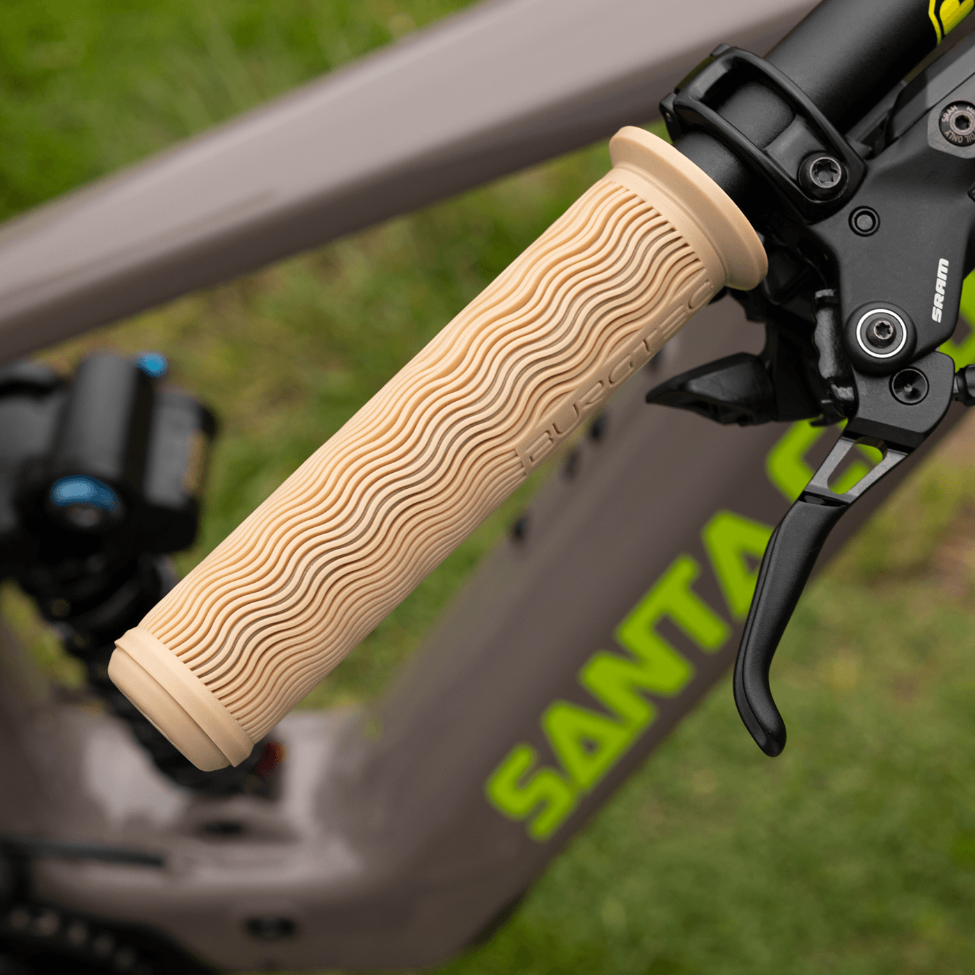 BURGTEC THE BARTENDER PRO VERO SANDLER SIGNATURE Lock-On Grips Cream