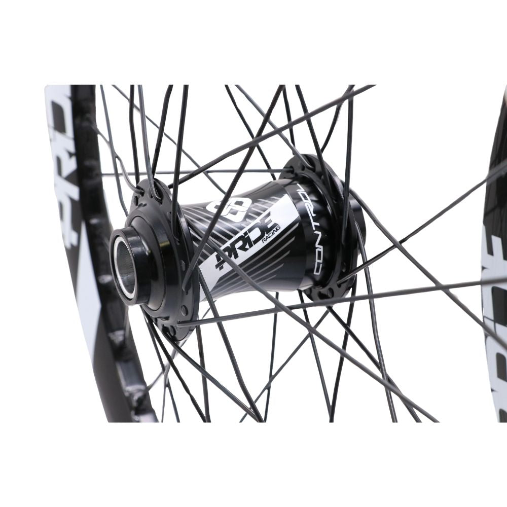 PRIDE 20" (406mm) Carbon Wave Gloss White Control V2 Disc Axes 20/15mm Black/White Wheel Pair
