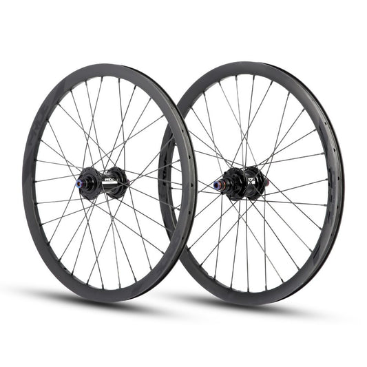 PRIDE 20" (451mm) Carbon Wave Matt Black Fusion Disc Axes 10/10mm Black Wheel Pair