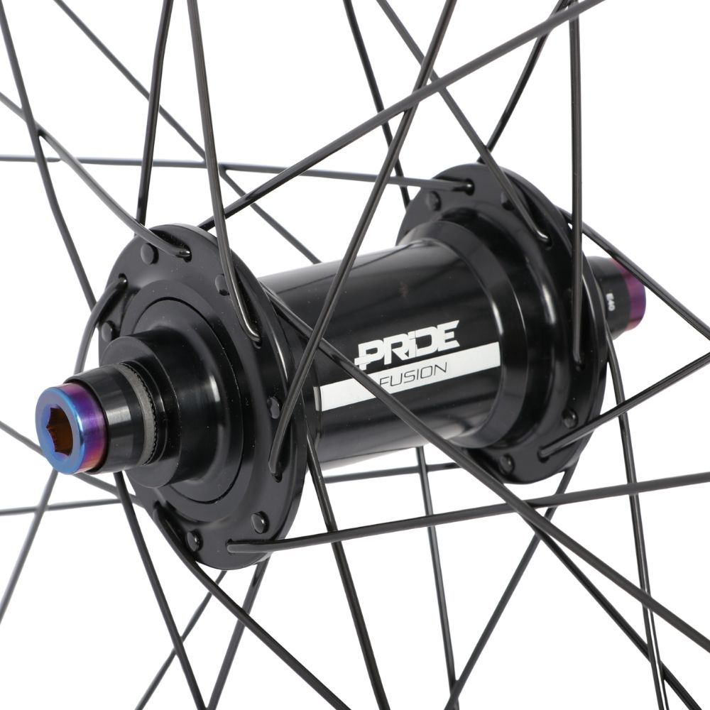 PRIDE 20" (451mm) Carbon Wave Matt White Fusion Disc Axes 10/10mm Wheel Set Black/White