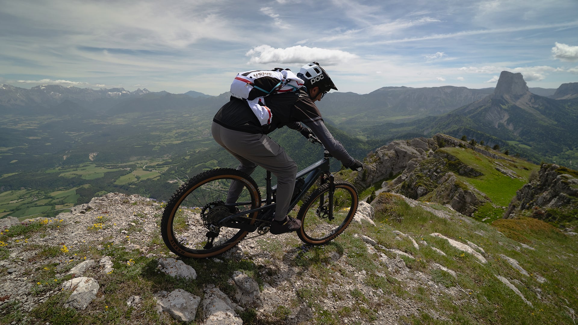 Load video: Exclusive test by Daniel from Probikeshop